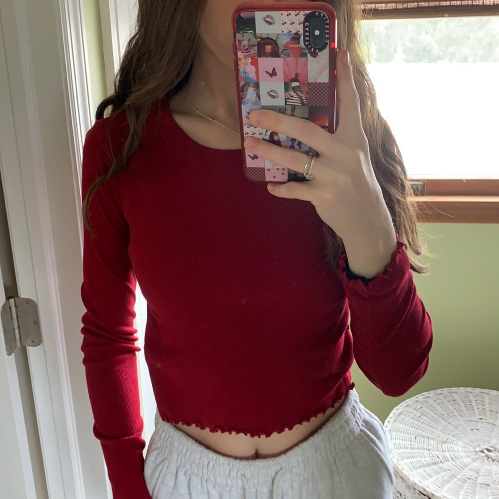 Dark red, long sleeve crop top